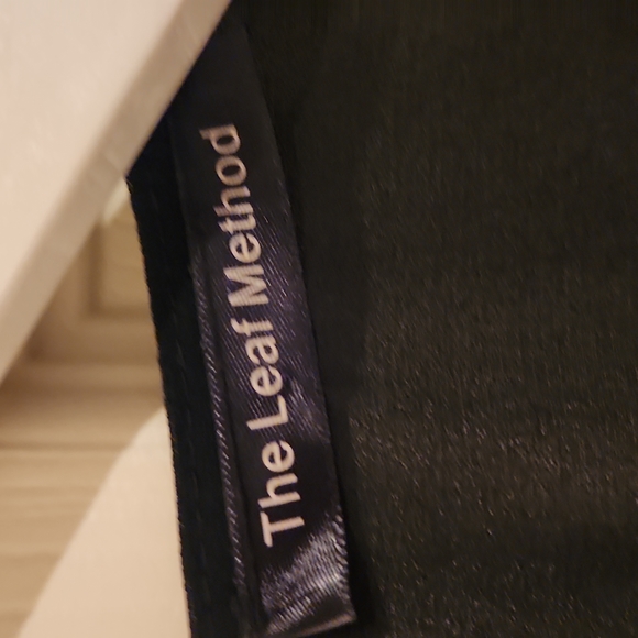 The Leaf Method size small black blouse - Picture 4 of 8